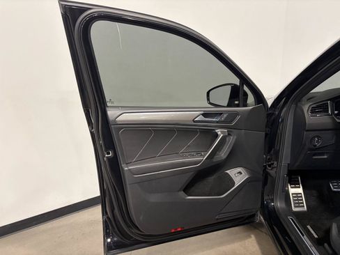Used 2024 Volkswagen Tiguan SE R-Line w/ MDO Package, Two-Row AWD/4WD image 11