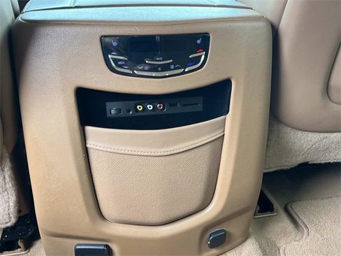 Used 2016 Cadillac Escalade Platinum image 18