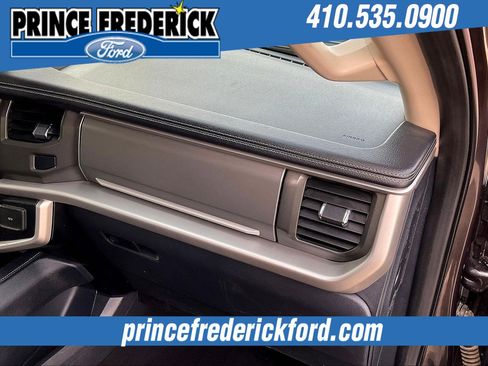 Used 2024 Ford Expedition XLT image 15