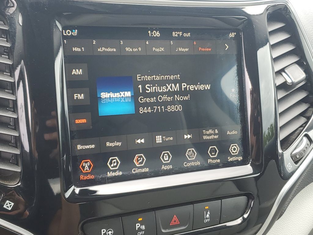 Certified 2019 Jeep Cherokee Limited w/ Luxury Group FWD image 25