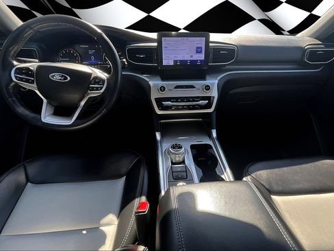 Used 2022 Ford Explorer XLT w/ Equipment Group 202A image 15