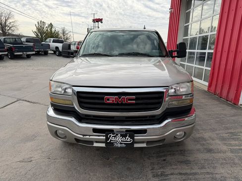 Used 2007 GMC Sierra 2500 SLE w/ Onstar Plus Package AWD/4WD image 3