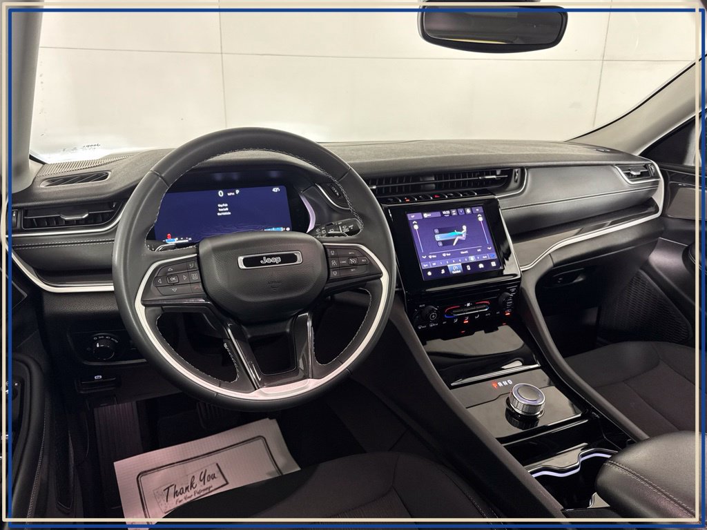 Used 2023 Jeep Grand Cherokee Laredo AWD/4WD image 36