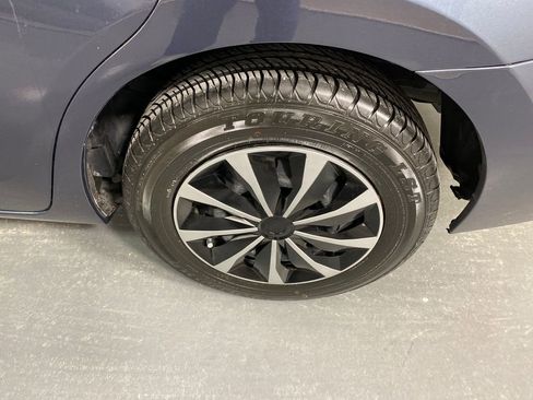 Used 2015 Toyota Corolla L image 24