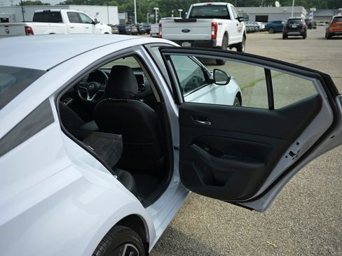 Used 2024 Nissan Altima 2.5 SR AWD/4WD image 40