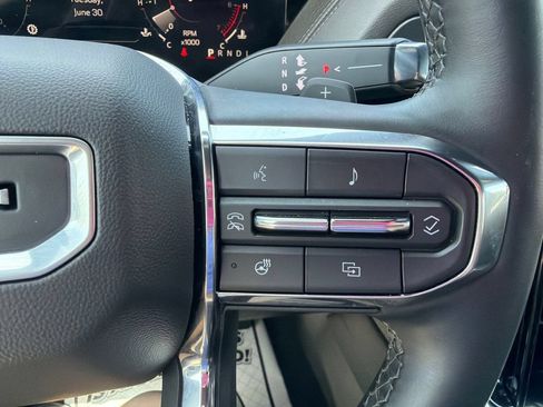Used 2025 GMC Yukon Denali AWD/4WD image 32