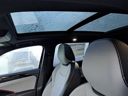 New 2026 Volkswagen Tiguan SE R-Line image 8