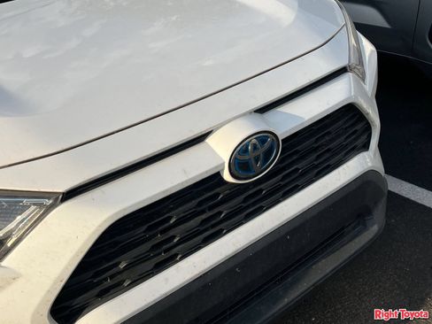 Certified 2021 Toyota RAV4 XLE w/ Convenience Package AWD/4WD image 7