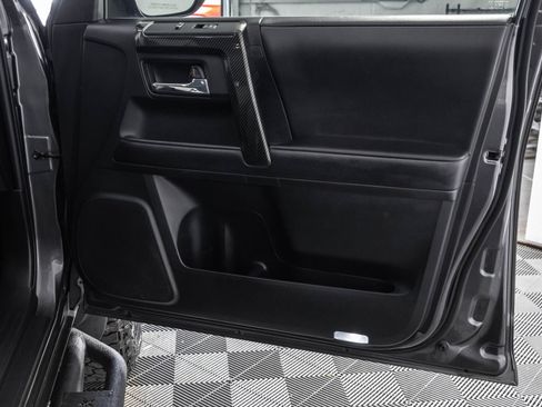 Used 2022 Toyota 4Runner SR5 AWD/4WD image 43