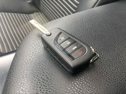 Used 2020 Toyota Camry SE image 14