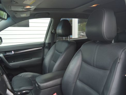 Used 2011 Kia Sorento EX w/ Premium Pkg AWD/4WD image 12