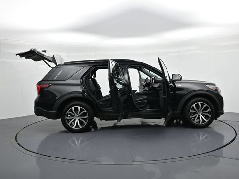 Used 2025 Ford Explorer ST-Line AWD/4WD image 25