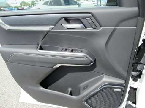 Used 2025 GMC Acadia Elevation FWD image 21