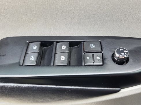 Used 2018 Toyota Highlander XLE image 14