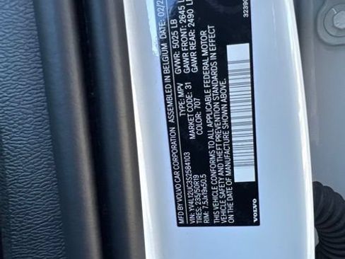 Certified 2025 Volvo XC40 B5 Plus AWD/4WD image 27
