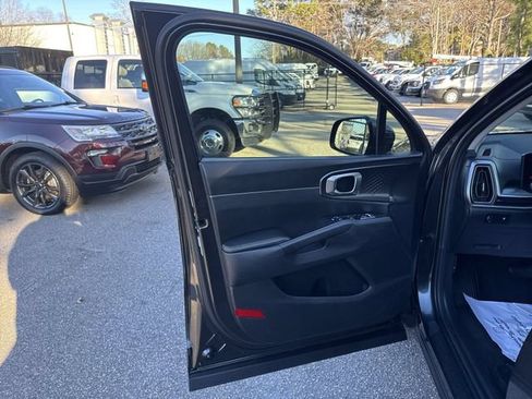 Used 2024 Kia Sorento S FWD image 19