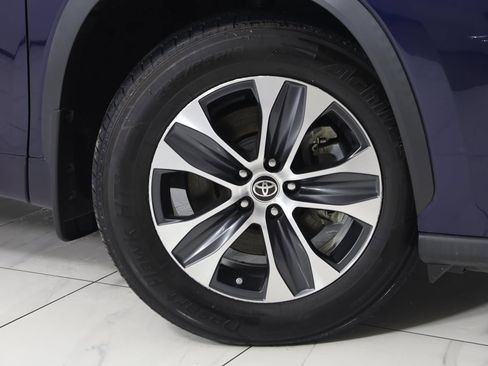 Used 2021 Toyota Highlander XLE image 15