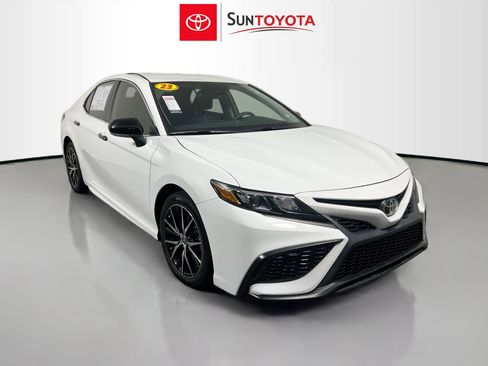 Used 2023 Toyota Camry SE FWD image 1