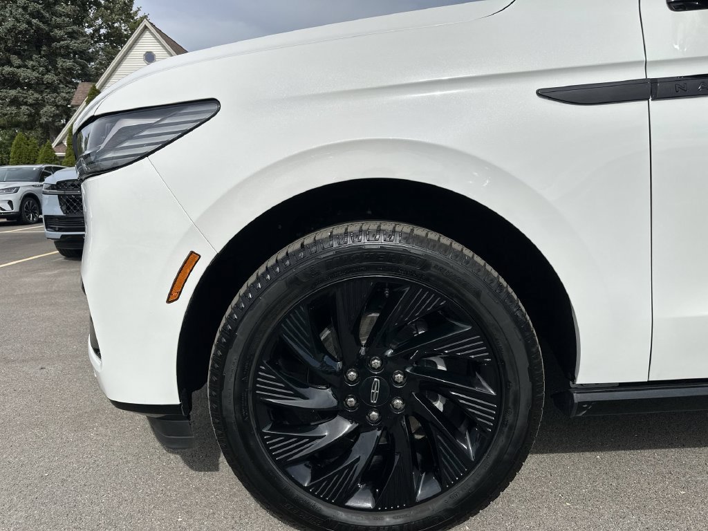 Certified 2026 Lincoln Navigator Reserve w/ Jet Appearance Package AWD/4WD image 19
