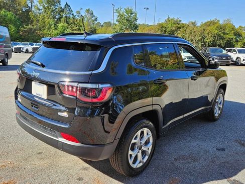 New 2026 Jeep Compass Latitude image 12