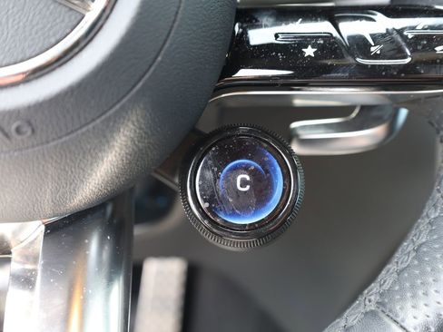 Used 2025 Mercedes-Benz GLC 43 AMG 4MATIC image 36