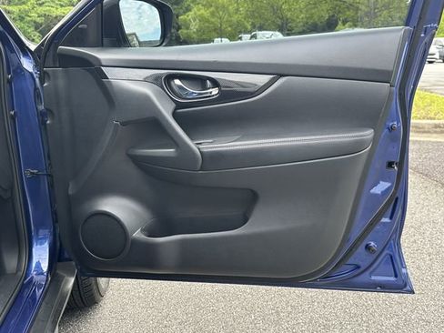Used 2018 Nissan Rogue SL FWD image 16
