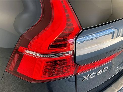 Used 2023 Volvo XC60 B5 Ultimate w/ Climate Package FWD image 39