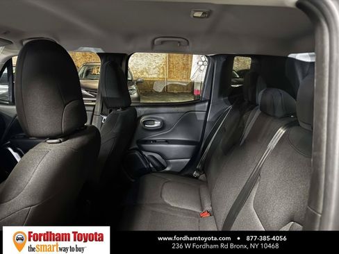 Used 2023 Jeep Renegade Latitude AWD/4WD image 12