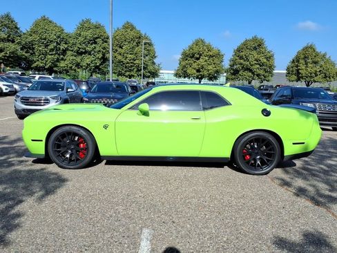 Used 2015 Dodge Challenger SRT Hellcat RWD image 2