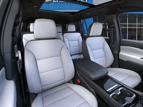 New 2026 Chevrolet Traverse High Country w/ LPO, Floor Liner Package AWD/4WD image 16