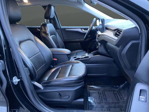 Certified 2025 Ford Escape Platinum image 39