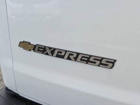 Used 2025 Chevrolet Express 2500 w/ Driver Convenience Package RWD image 9