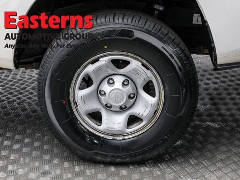 Used 2022 Toyota Tacoma SR w/ SR Convenience Package image 8