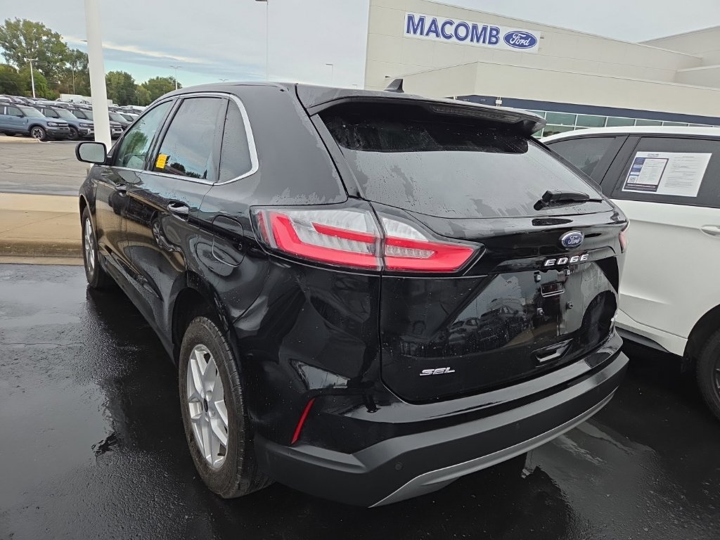 Certified 2024 Ford Edge SEL w/ Convenience Package AWD/4WD image 4