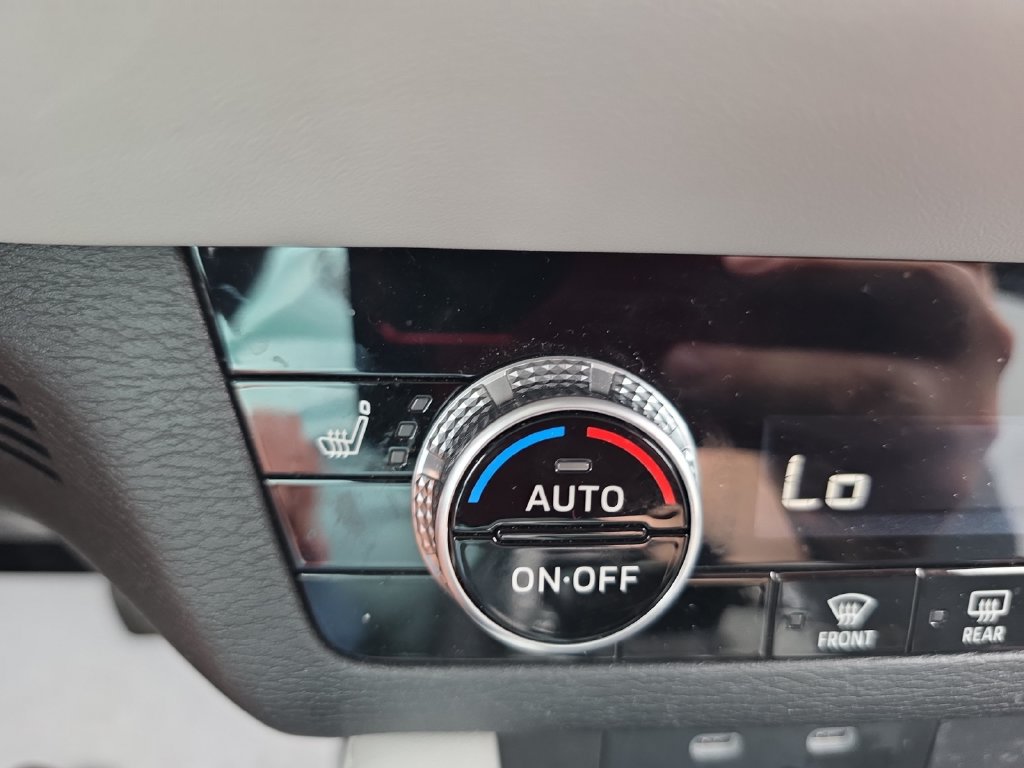 Used 2025 Mitsubishi Outlander SE FWD image 30