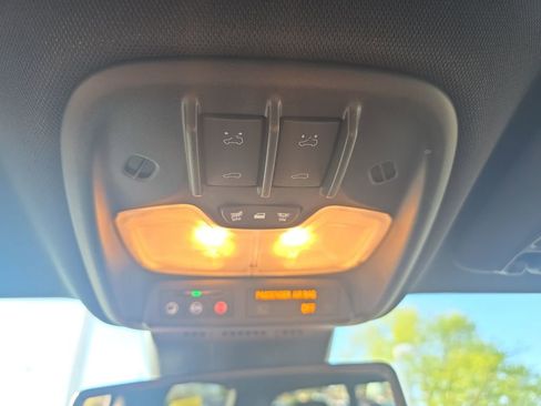 Used 2023 GMC Canyon Denali image 26