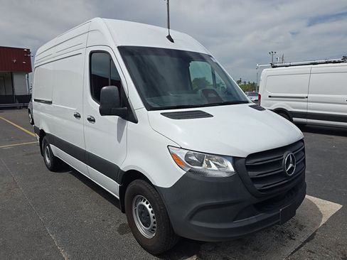 Used 2025 Mercedes-Benz Sprinter 2500 image 2