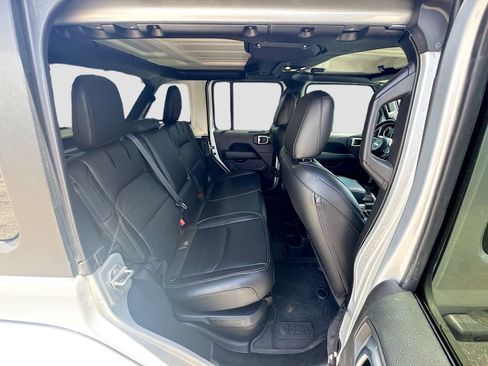 Used 2022 Jeep Wrangler Unlimited Sahara AWD/4WD image 32