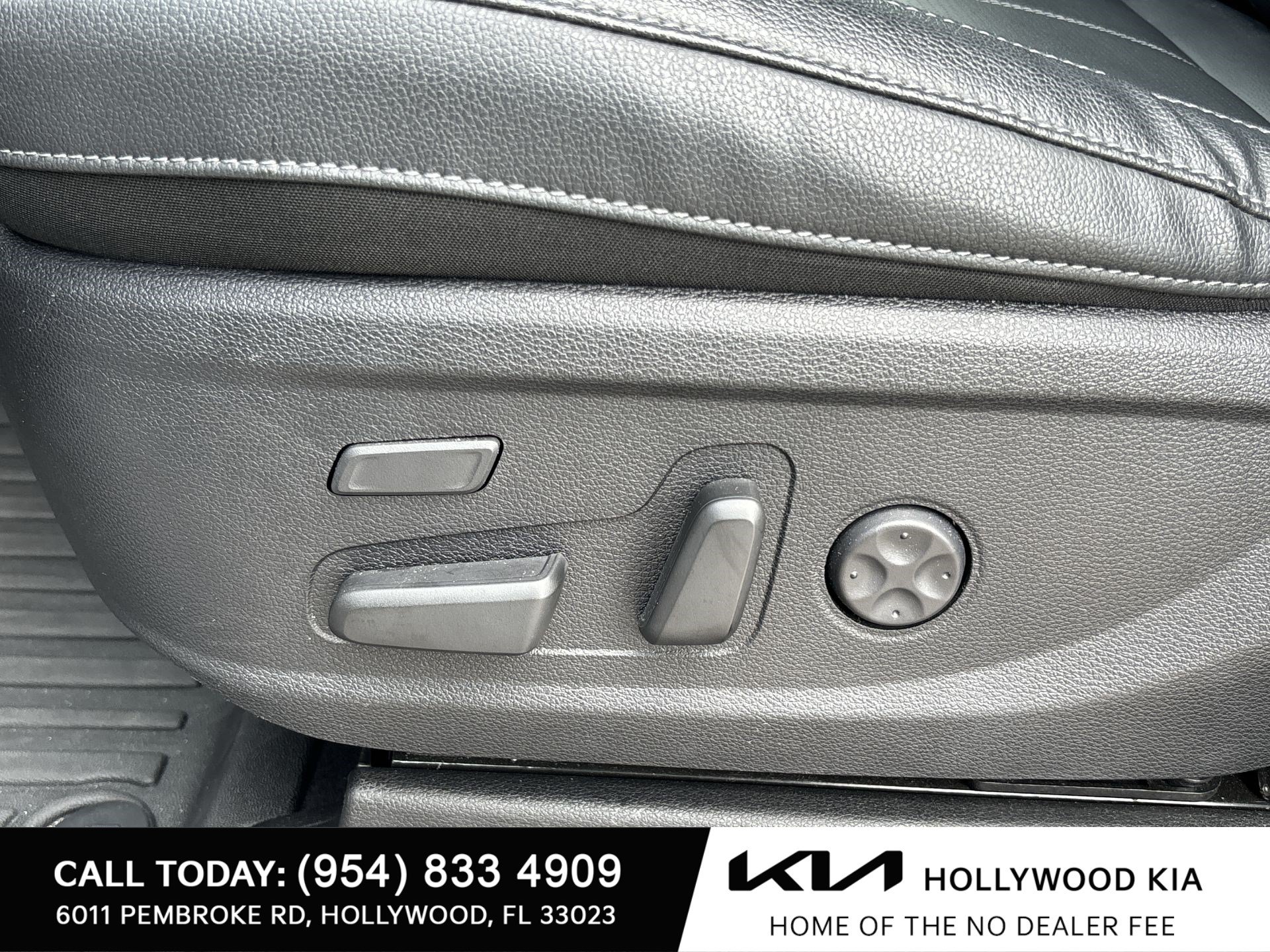 Used 2025 Kia Telluride SX w/ SX Captain's Chair Package AWD/4WD image 14