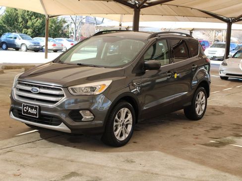 Used 2017 Ford Escape SE w/ Equipment Group 201A image 4