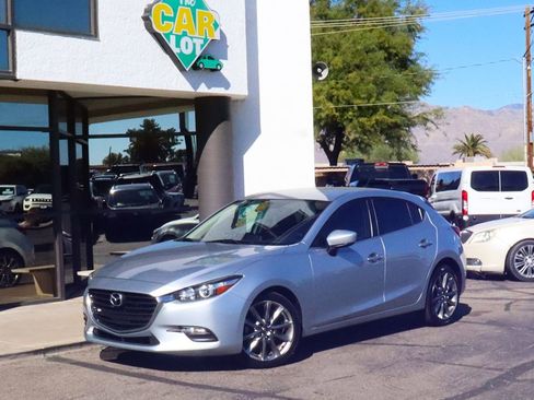 Used 2018 MAZDA MAZDA3 Touring image 2