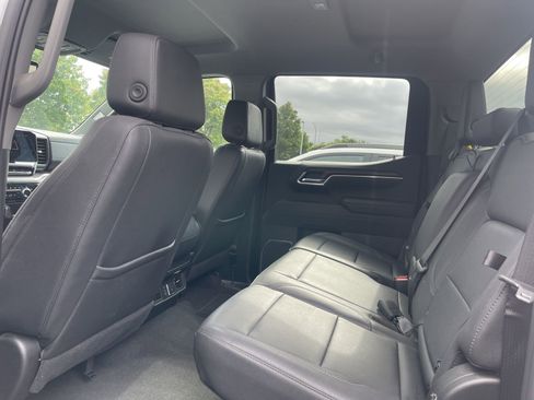 Used 2025 GMC Sierra 1500 SLT RWD image 4