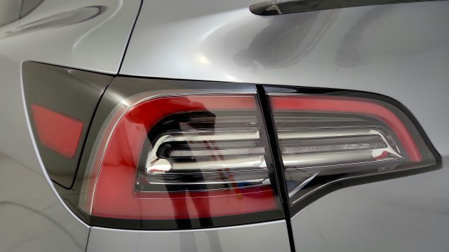 Used 2024 Tesla Model Y Performance AWD/4WD image 25
