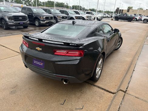 Used 2017 Chevrolet Camaro LT RWD image 5