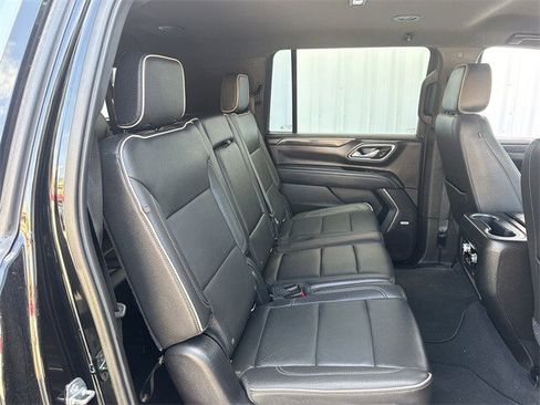 Used 2021 GMC Yukon XL SLT image 32