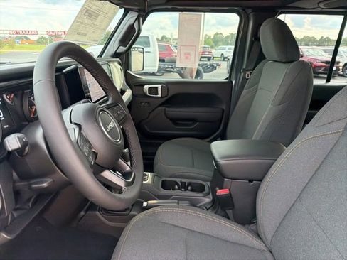 Used 2025 Jeep Gladiator Sport AWD/4WD image 8