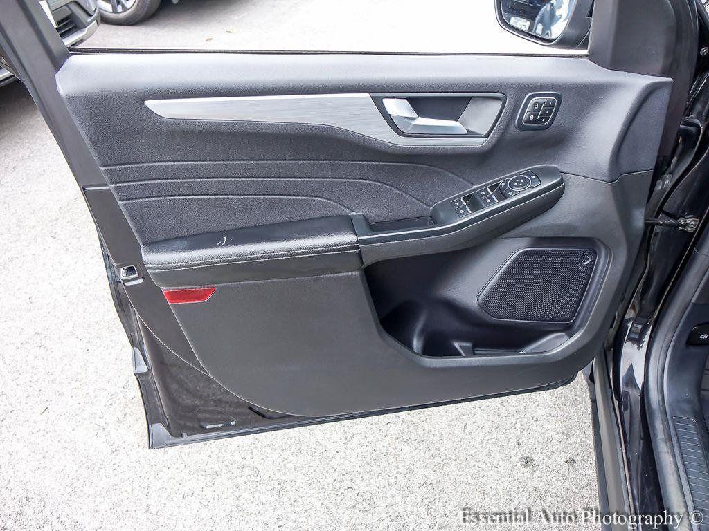Used 2023 Ford Escape Platinum AWD/4WD image 22
