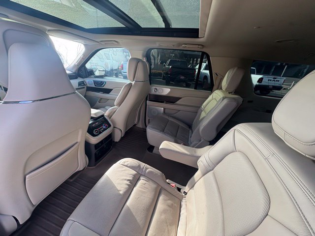 Used 2021 Lincoln Navigator L Reserve w/ Luxury Package AWD/4WD image 25