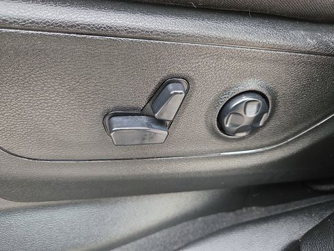 Used 2019 RAM 1500 Big Horn RWD image 14