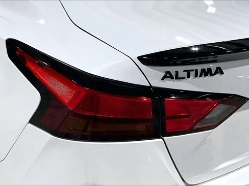 Used 2022 Nissan Altima 2.5 SR w/ Midnight Edition Package image 29